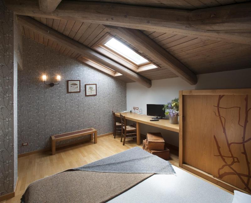 Classic Double/ Twin Room image 3