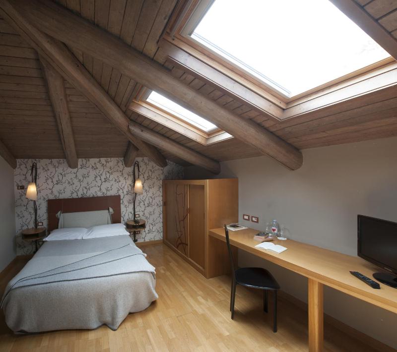 Classic Double/ Twin Room image 2