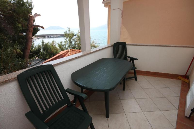 One-Bedroom Apartment with Terrace and Sea View image 3