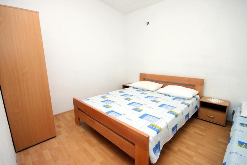 One-Bedroom Apartment with Terrace and Sea View image 1