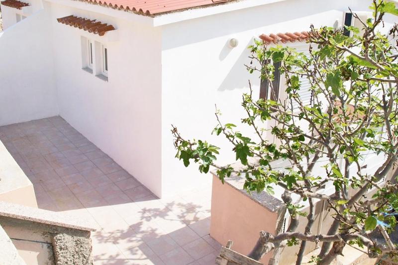 One-Bedroom Apartment with Terrace and Sea View image 3