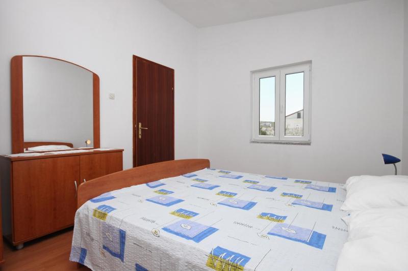 One-Bedroom Apartment with Terrace and Sea View image 3