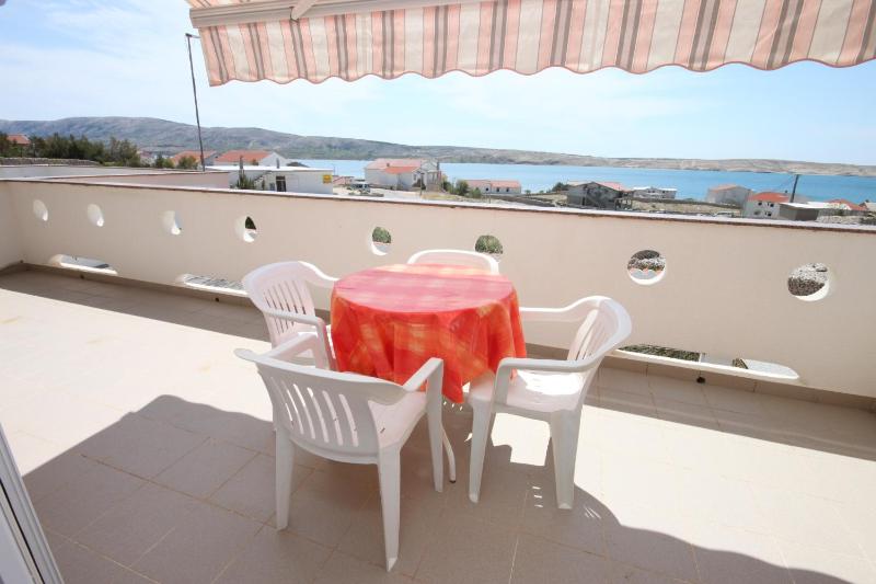 One-Bedroom Apartment with Terrace and Sea View image 4