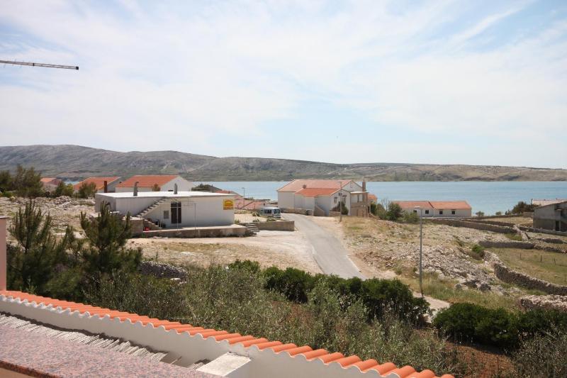 One-Bedroom Apartment with Terrace and Sea View image 3