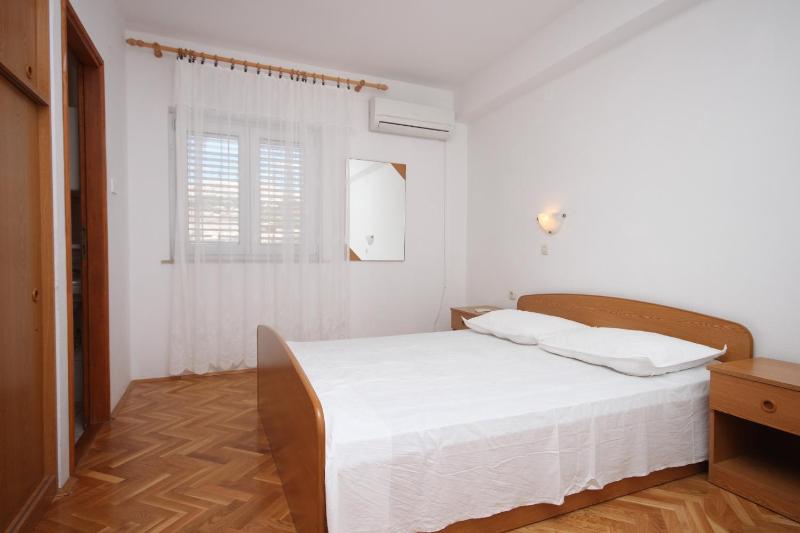 One-Bedroom Apartment with Terrace and Sea View image 1