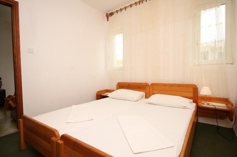 Apartments with a parking space Pag - 6327 - image 17