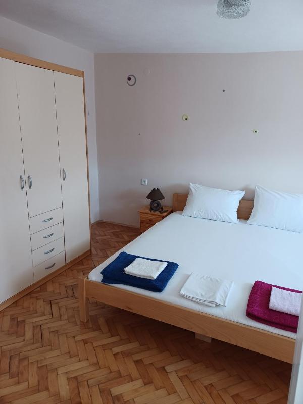 One-Bedroom Apartment with Terrace and Sea View image 4