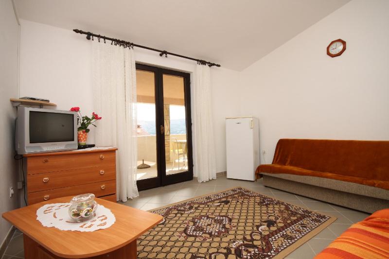 One-Bedroom Apartment with Terrace and Sea View image 1