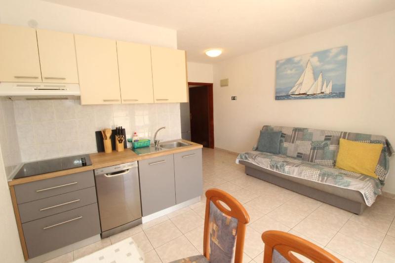 Apartments by the sea Mandre Pag - 6418 - image 8