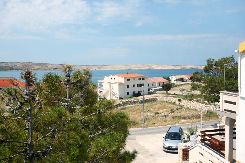 One-Bedroom Apartment with Terrace and Sea View image 3