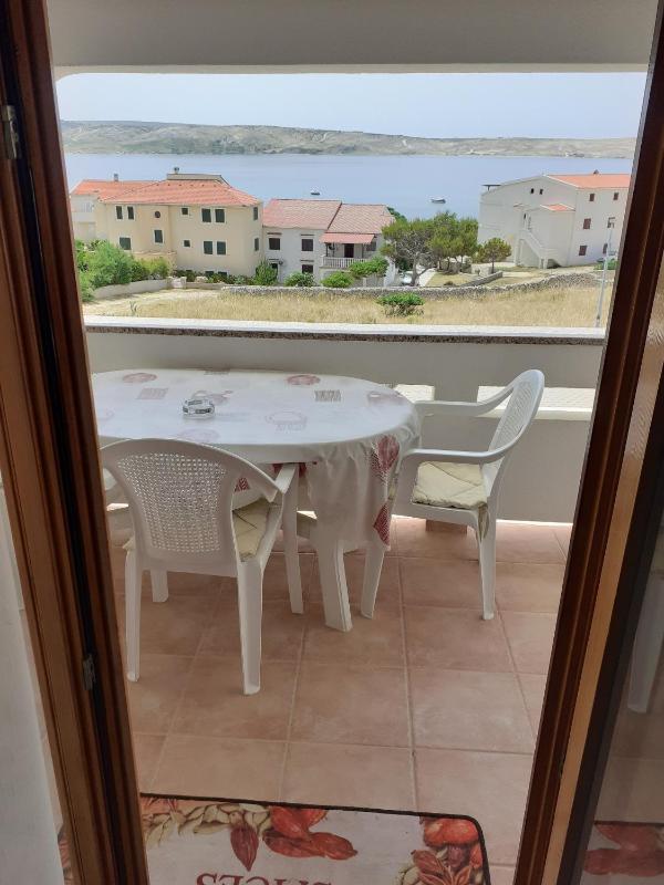 One-Bedroom Apartment with Terrace and Sea View image 4