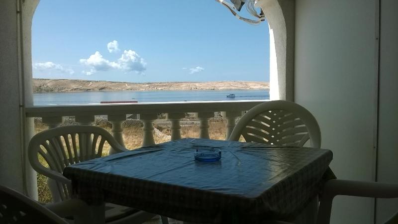 One-Bedroom Apartment with Terrace and Sea View image 4