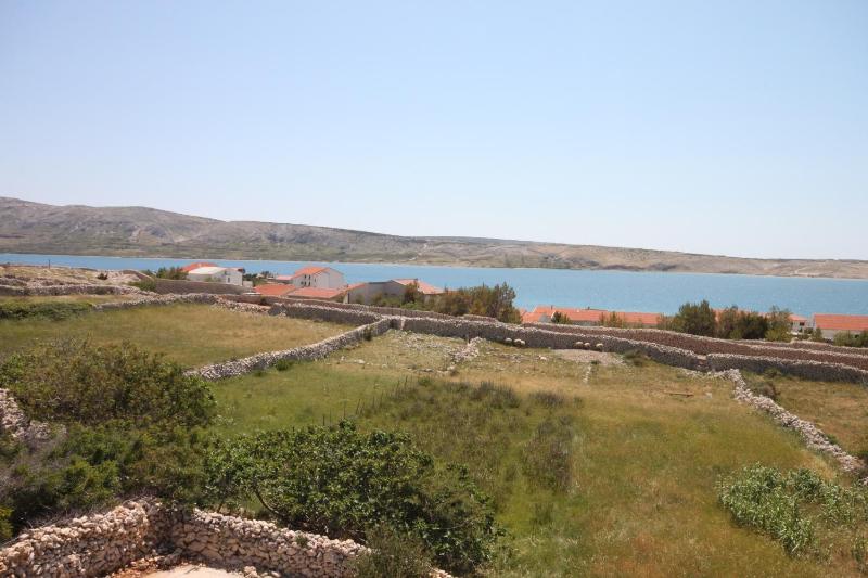One-Bedroom Apartment with Terrace and Sea View image 3