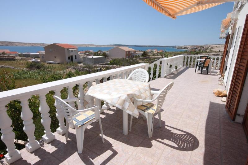 One-Bedroom Apartment with Terrace and Sea View image 4