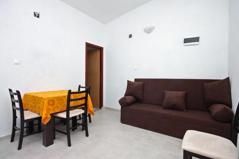 One-Bedroom Apartment with Terrace and Sea View image 4