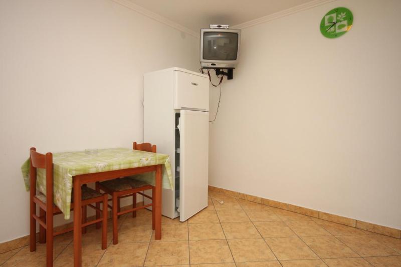 One-Bedroom Apartment with Terrace and Sea View image 4