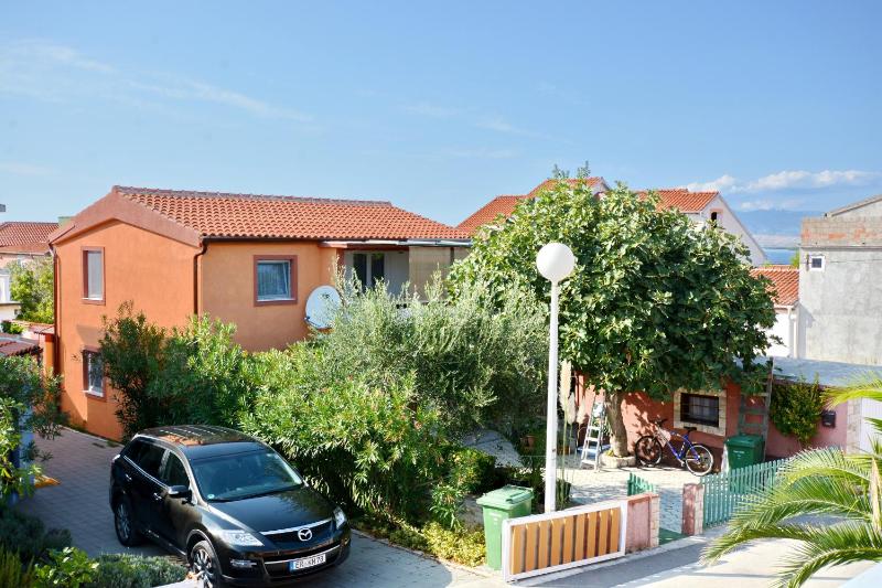 Apartments with parking space Vir - 6323 - image 3