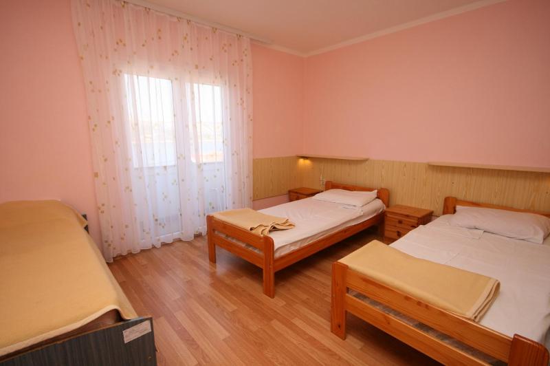 One-Bedroom Apartment with Balcony and Sea View image 1