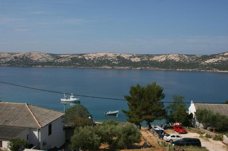 One-Bedroom Apartment with Balcony and Sea View image 3