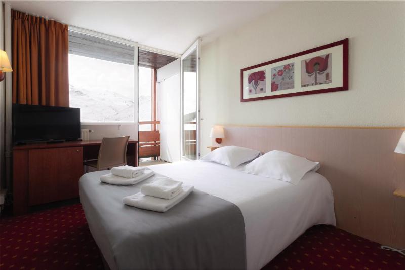 Apartment with Mountain View image 1