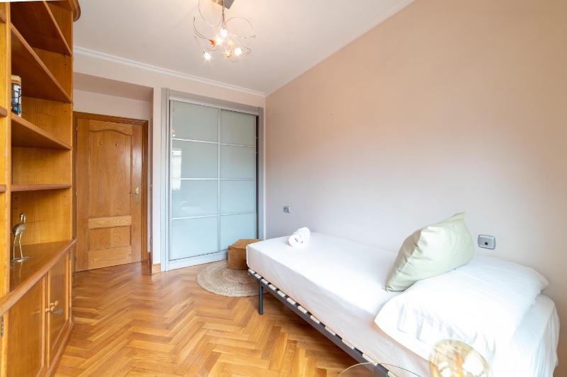 Comfy & luminous terrace apartment - image 34