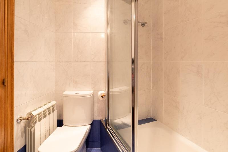 Comfy & luminous terrace apartment - image 14