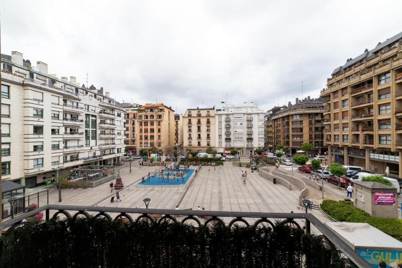 Comfy & luminous terrace apartment - image 26