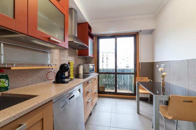 Comfy & luminous terrace apartment - image 7