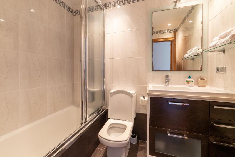 Comfy & luminous terrace apartment - image 13