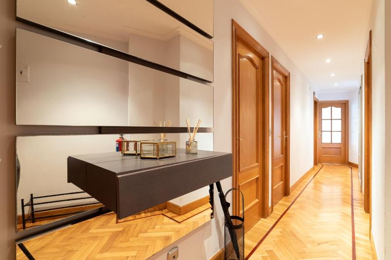 Comfy & luminous terrace apartment - image 21