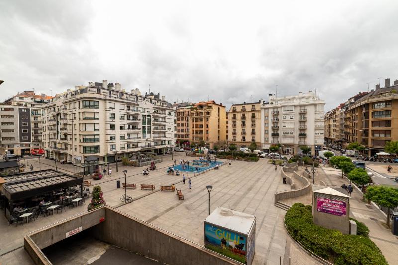 Comfy & luminous terrace apartment - image 28