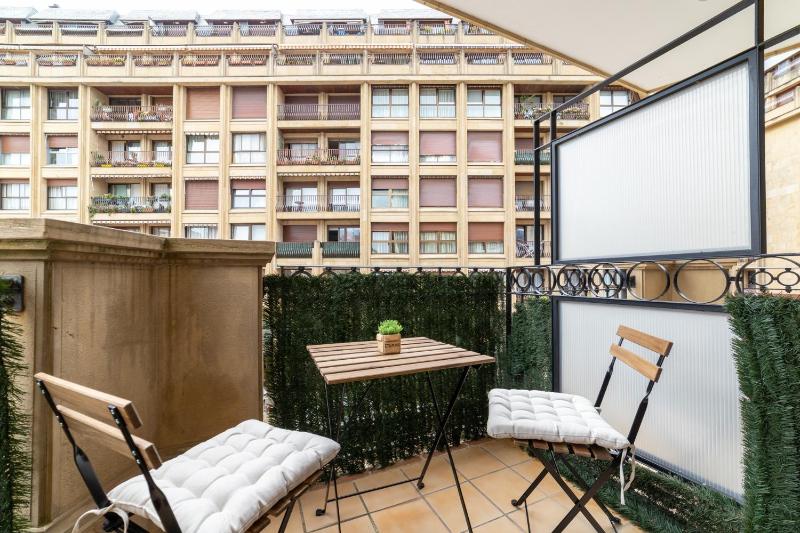 Comfy & luminous terrace apartment - image 18