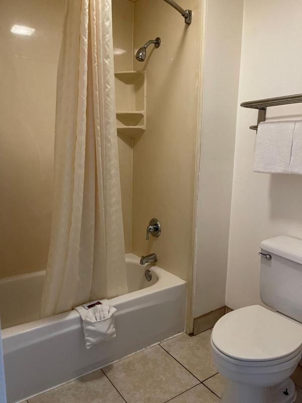 Queen Room with Two Queen Beds - Smoking image 3