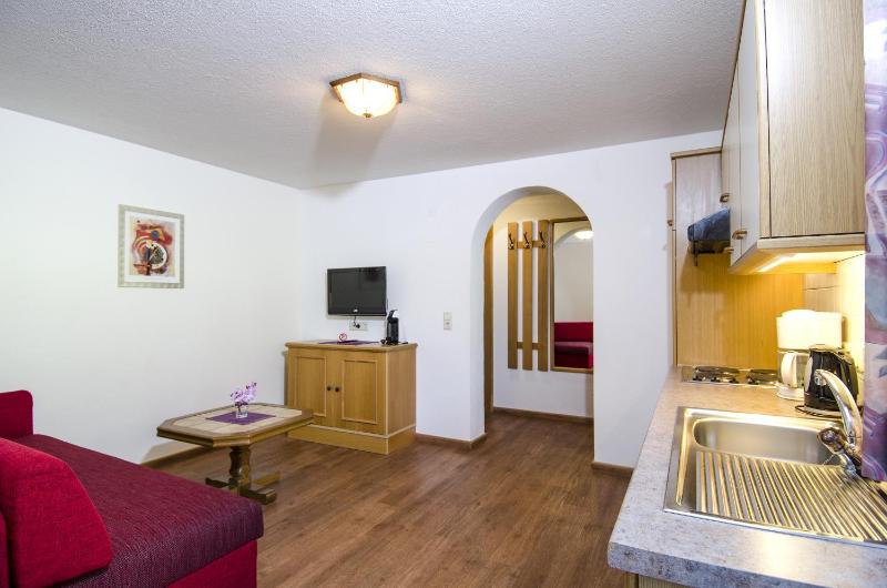 Apartment (4 Adults) image 3