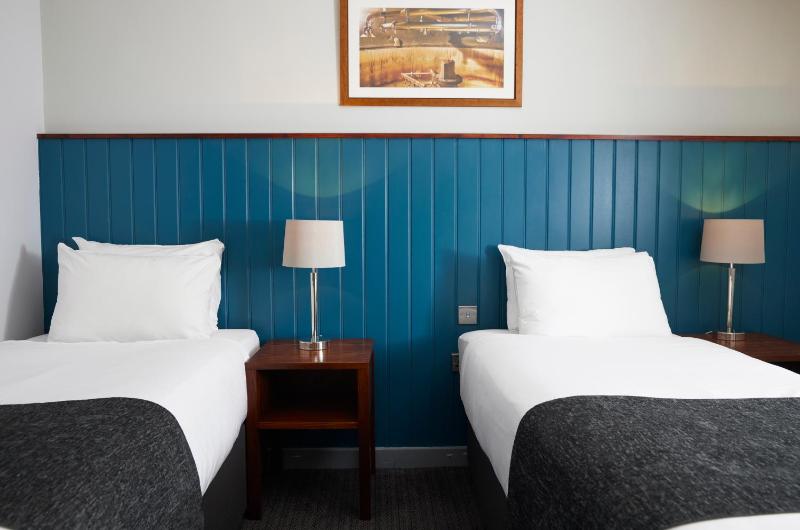 Twin Room image 2