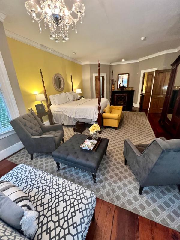 Premium King Room 2 image 2