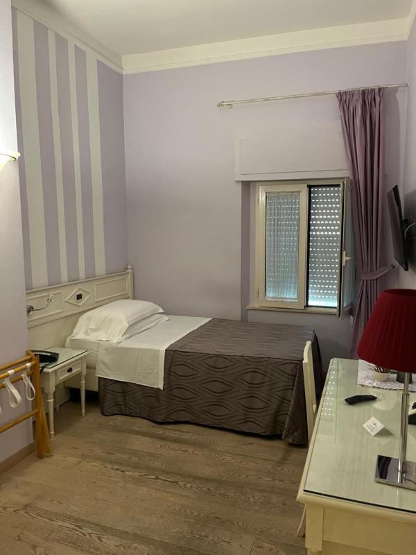 Hotel London - image 20
