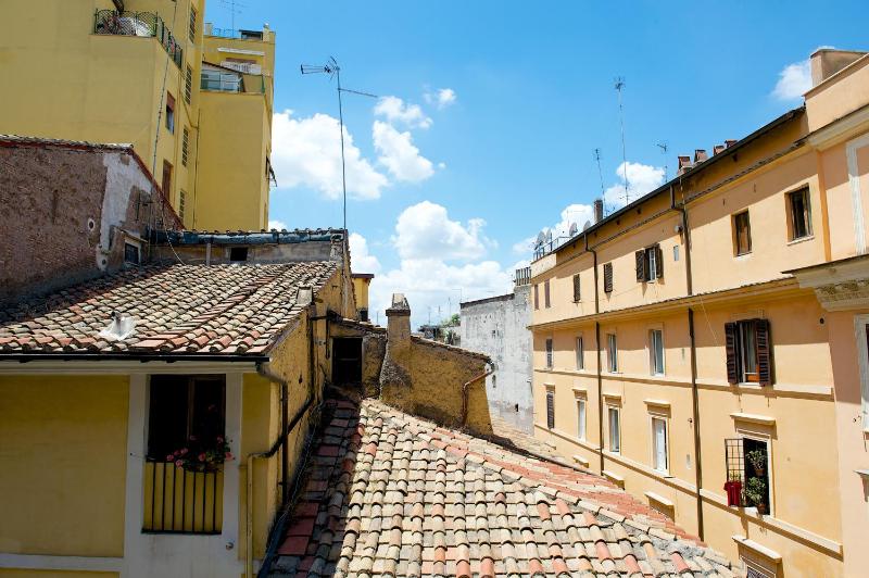 One-Bedroom Apartment - Split Level image 1