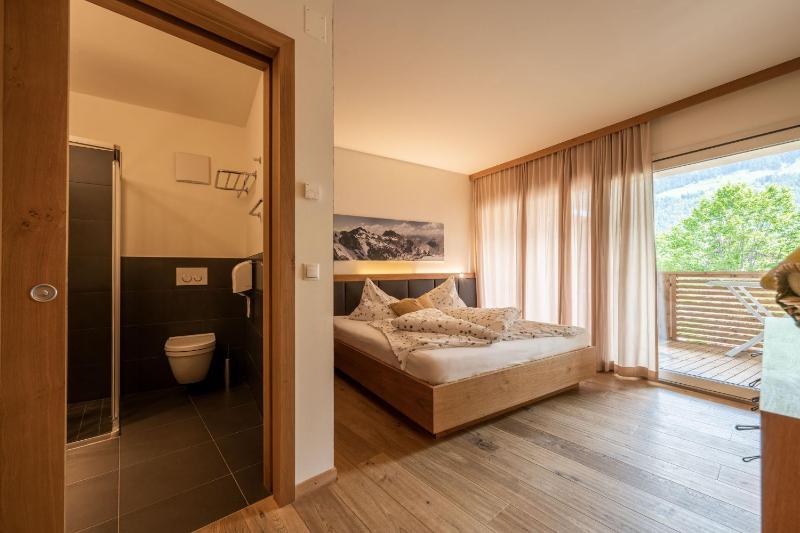 Two-Bedroom Apartment with Balcony image 3
