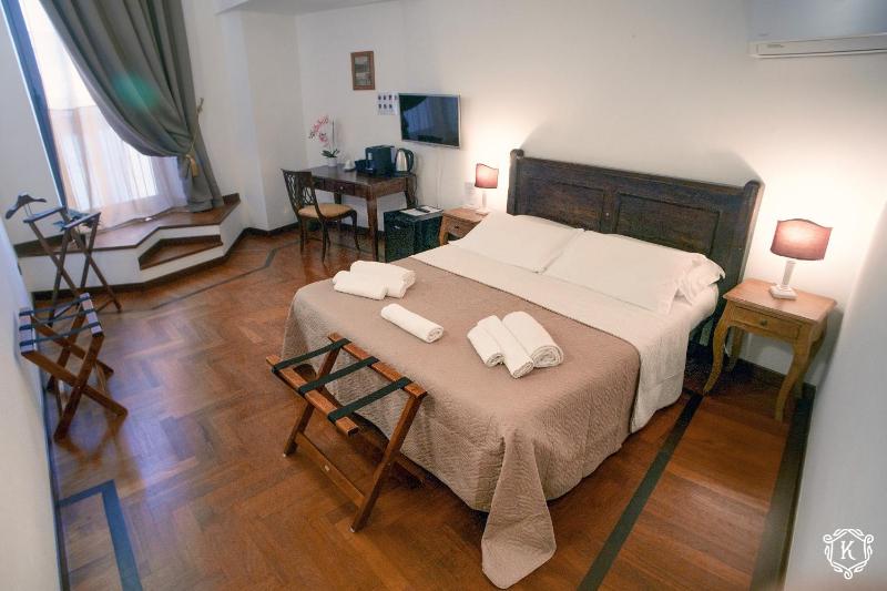 Double Room image 4
