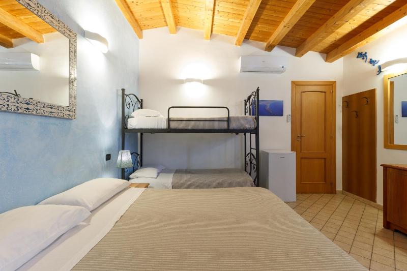 Quadruple Room image 4