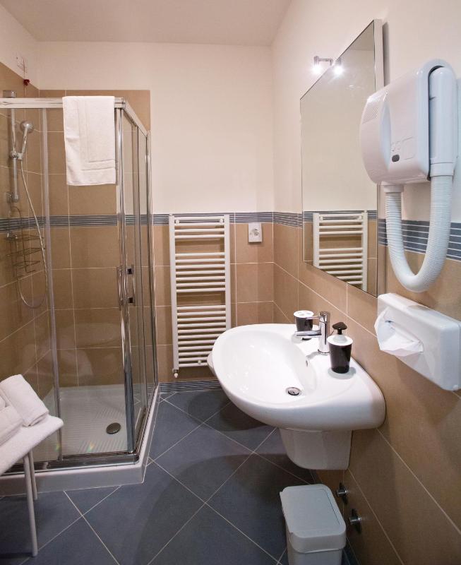 Lacroma Aparthotel - image 4