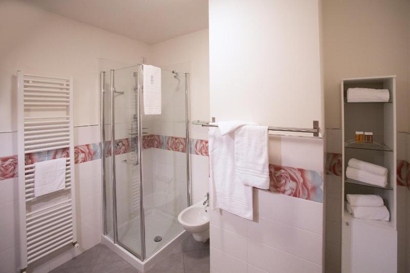 Lacroma Aparthotel - image 7