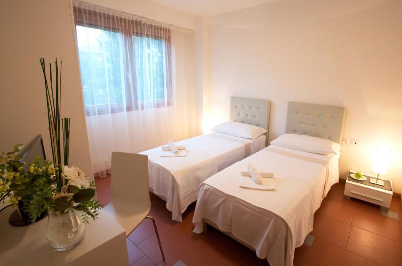 Lacroma Aparthotel - image 9