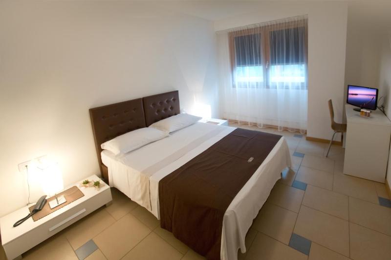 Lacroma Aparthotel - image 15