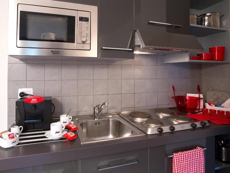 Lacroma Aparthotel - image 37