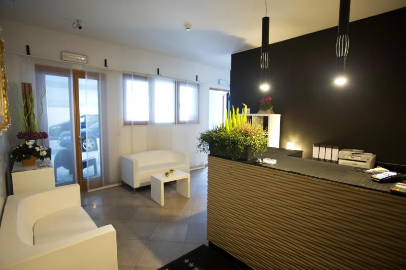 Lacroma Aparthotel - image 35