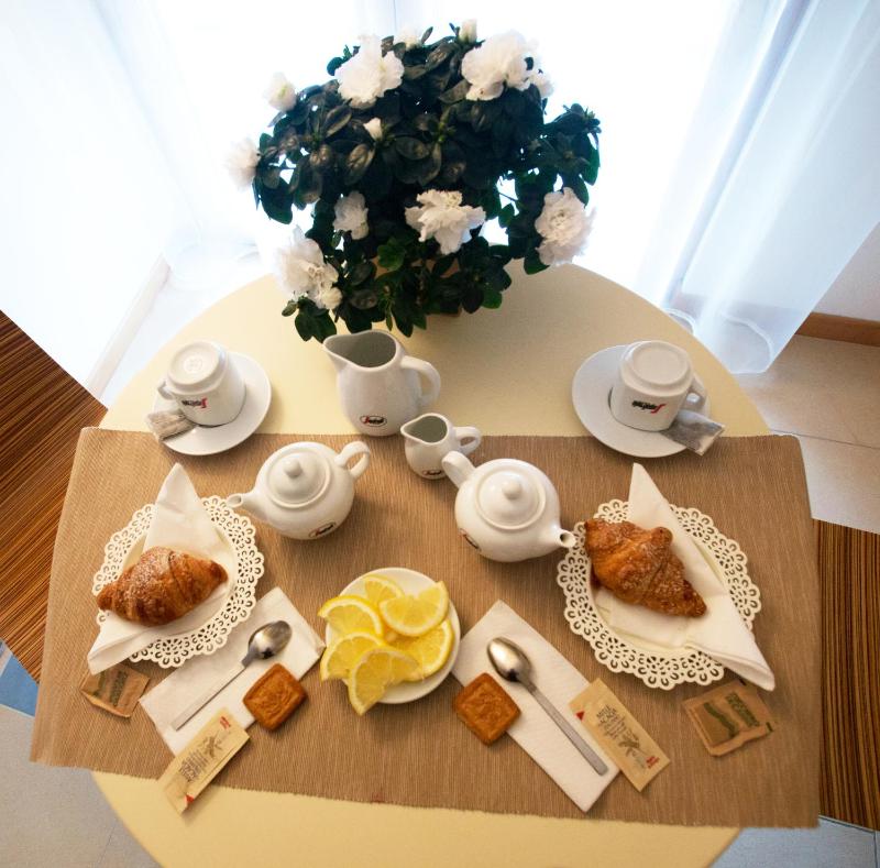 Lacroma Aparthotel - image 11