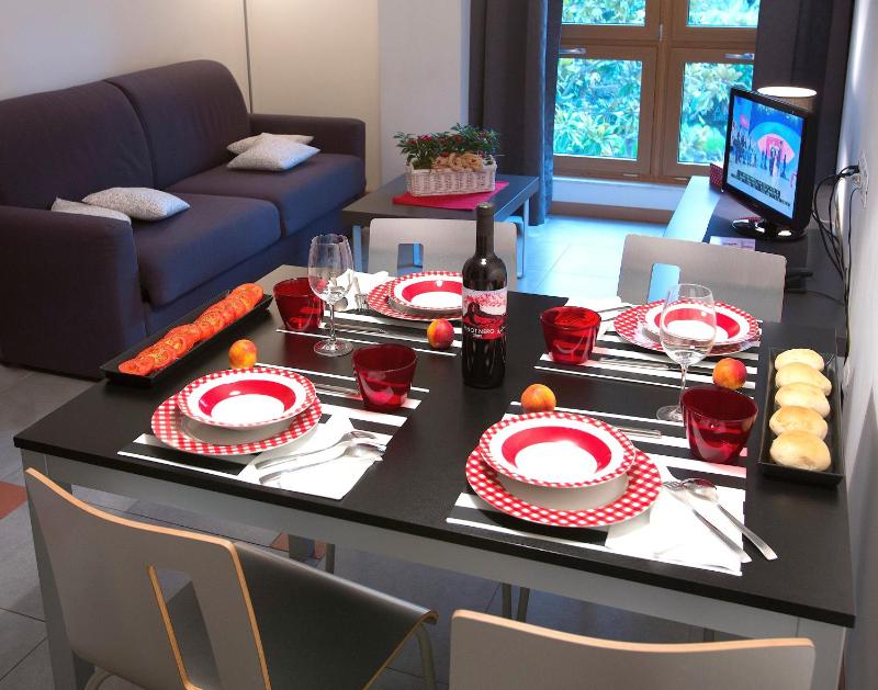 Lacroma Aparthotel - image 5