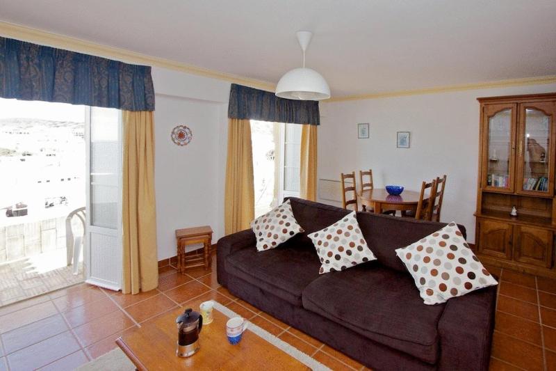 One-Bedroom Apartment image 3